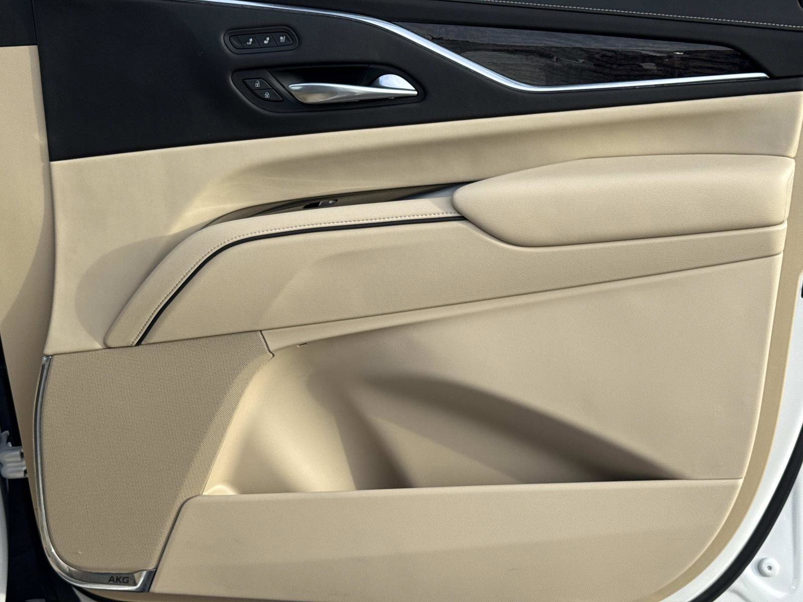 Used 2021 Cadillac Escalade Premium Luxury image 18