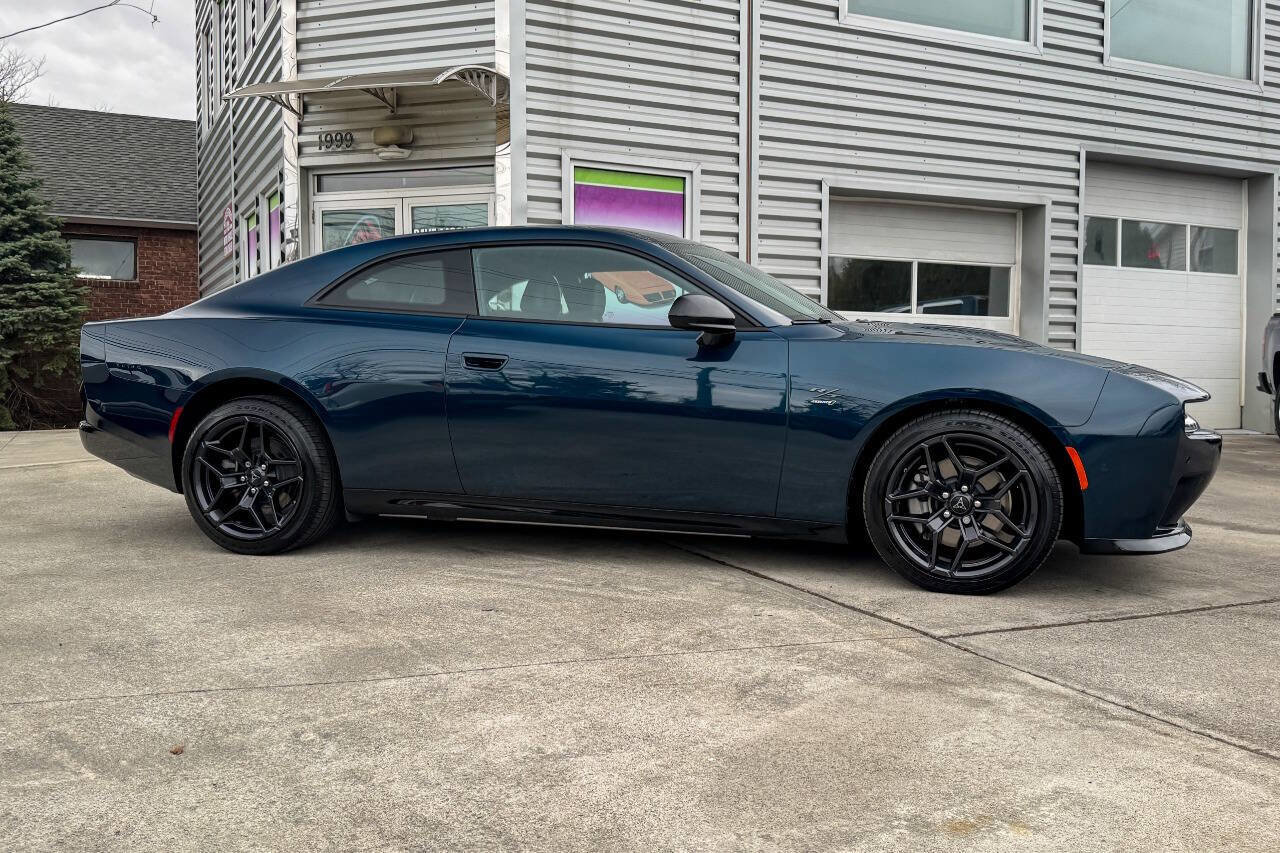 Used 2024 Dodge Charger R/T w/ Plus Group image 2