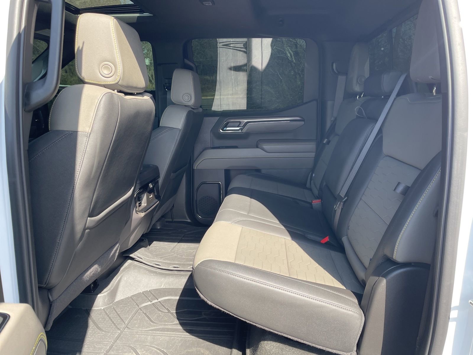 Used 2024 Chevrolet Silverado 1500 ZR2 w/ Dark Appearance Package image 28