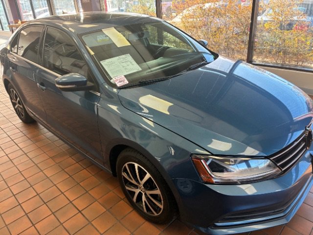 Used 2017 Volkswagen Jetta SE image 1