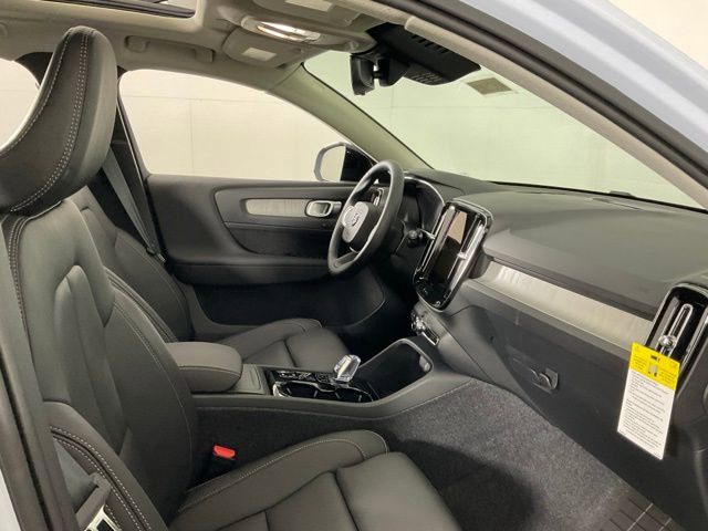 New 2026 Volvo XC40 B5 Plus w/ Protection Package Premier image 33