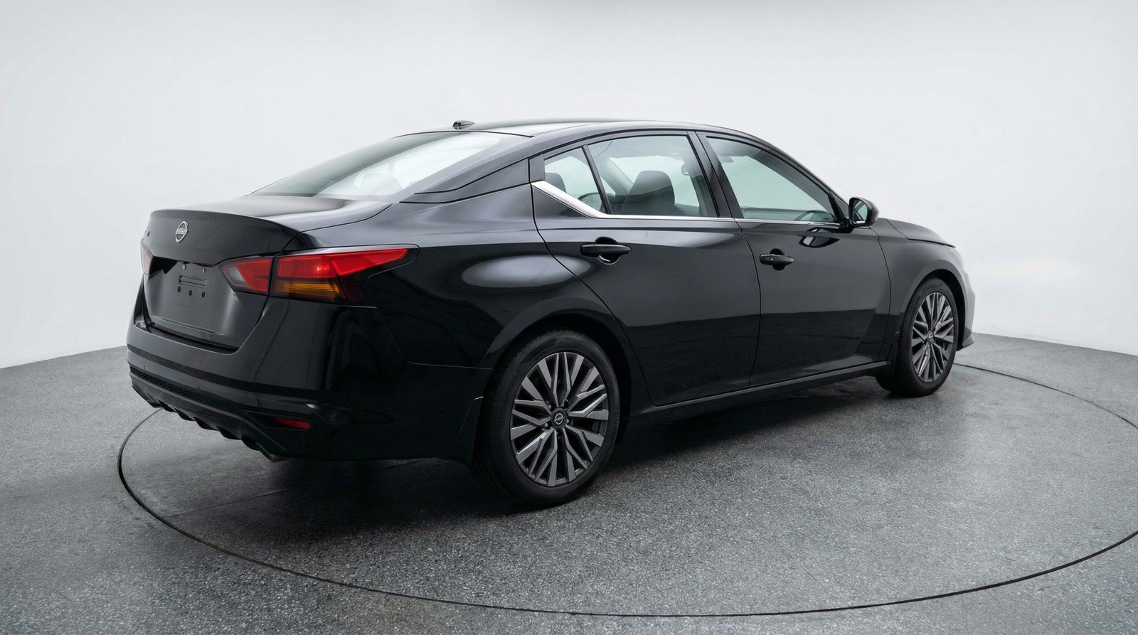 Used 2025 Nissan Altima 2.5 SV image 9