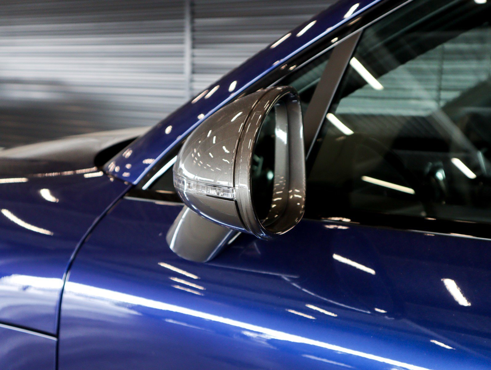 Certified 2025 Porsche Macan T image 28