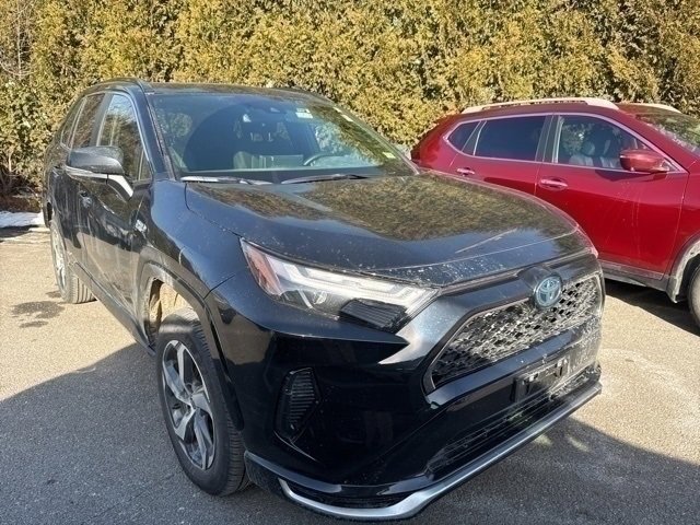 Used 2023 Toyota RAV4 SE image 2
