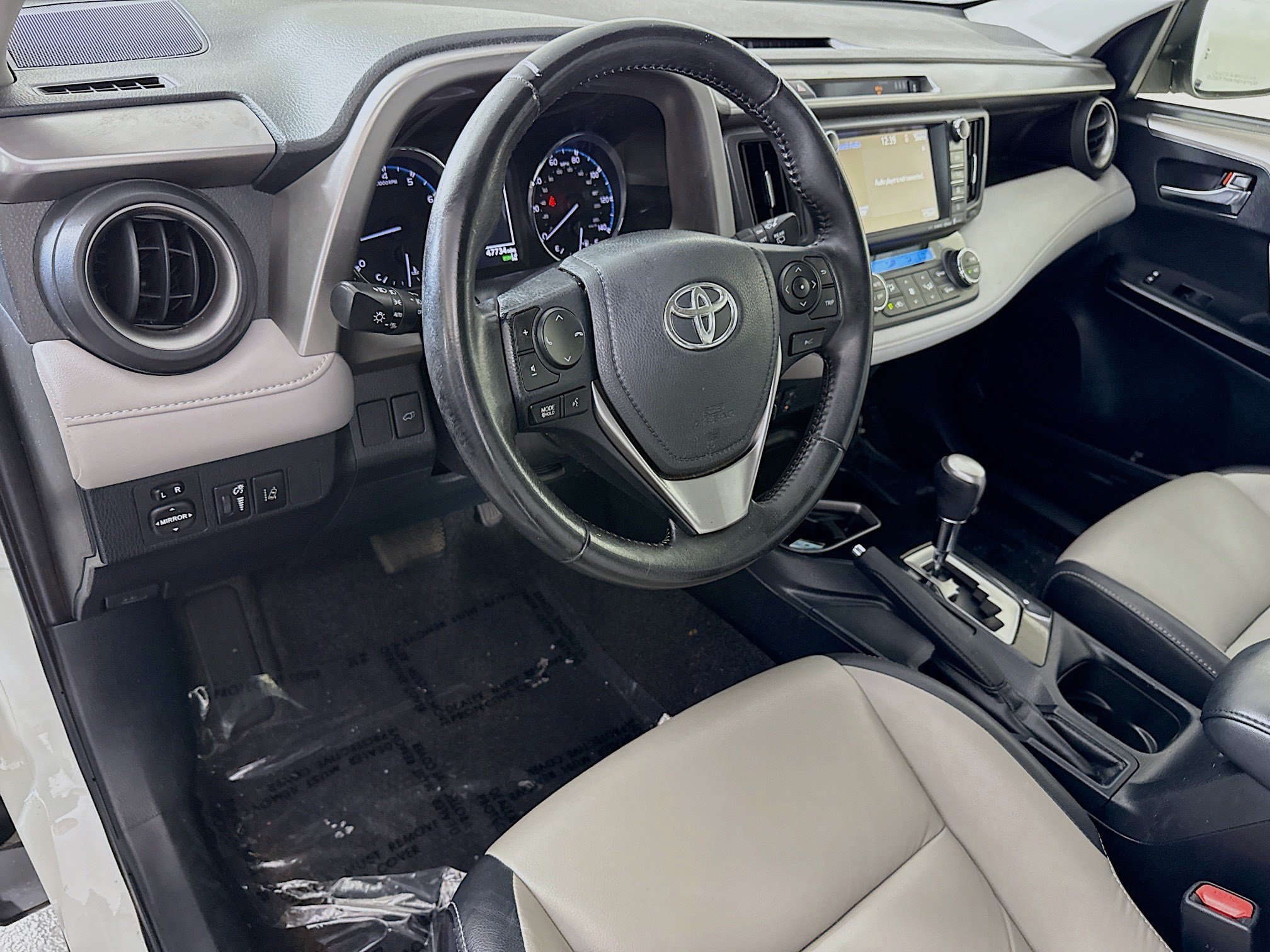 Used 2018 Toyota RAV4 Limited FWD image 23