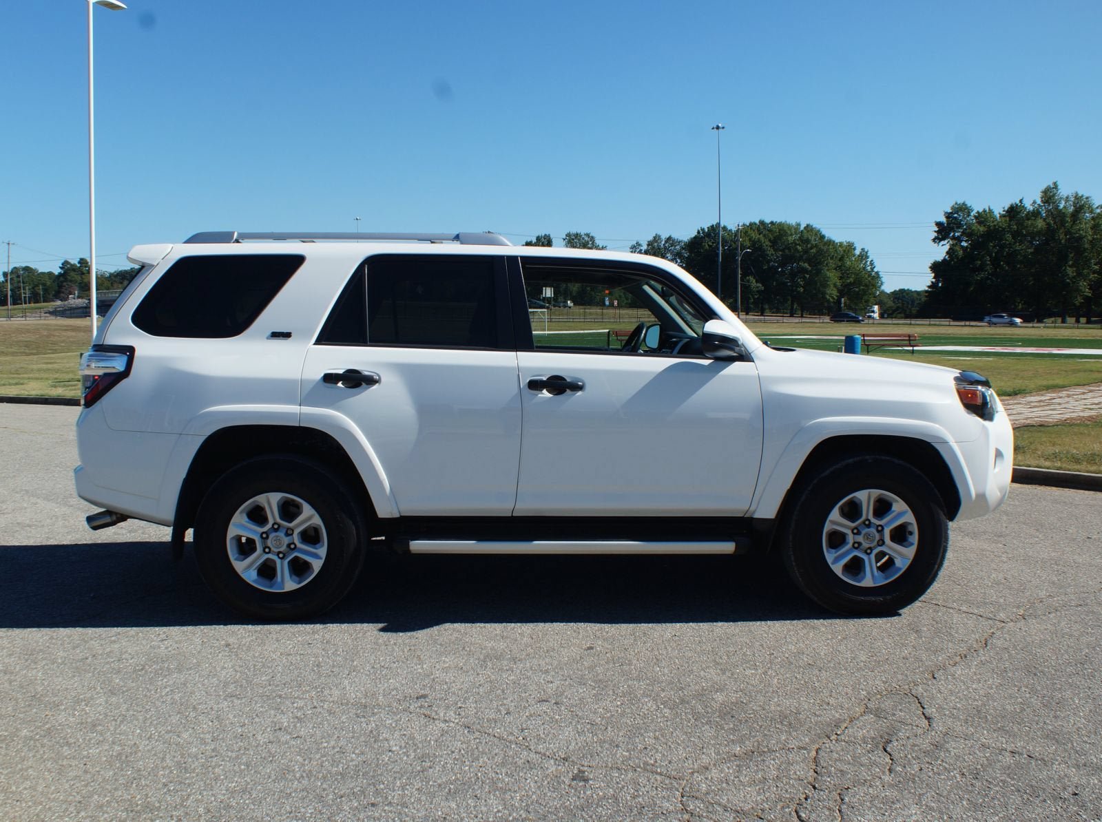 Used 2016 Toyota 4Runner SR5 AWD/4WD image 19
