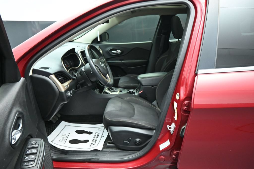 Used 2015 Jeep Cherokee Latitude w/ Comfort/Convenience Group FWD image 9