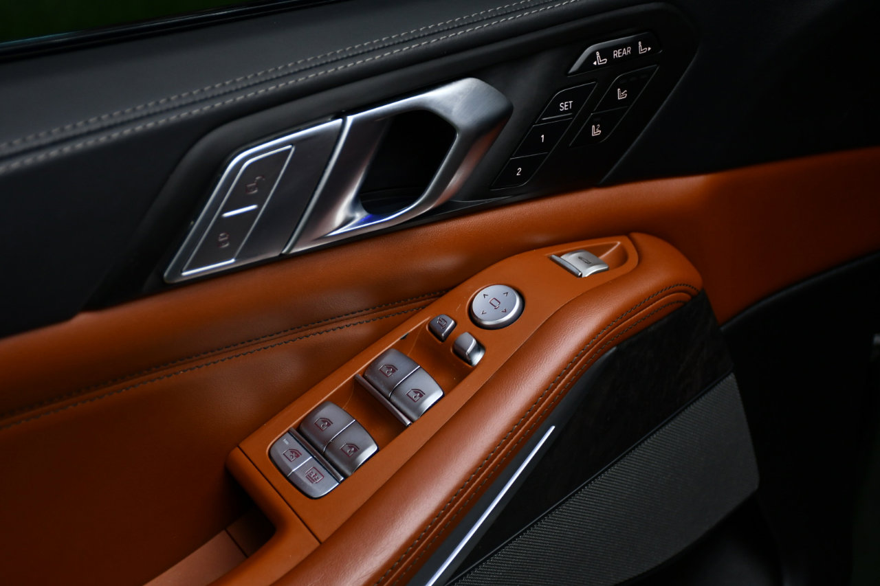 Used 2022 BMW X7 M50i w/ Executive Package image 18