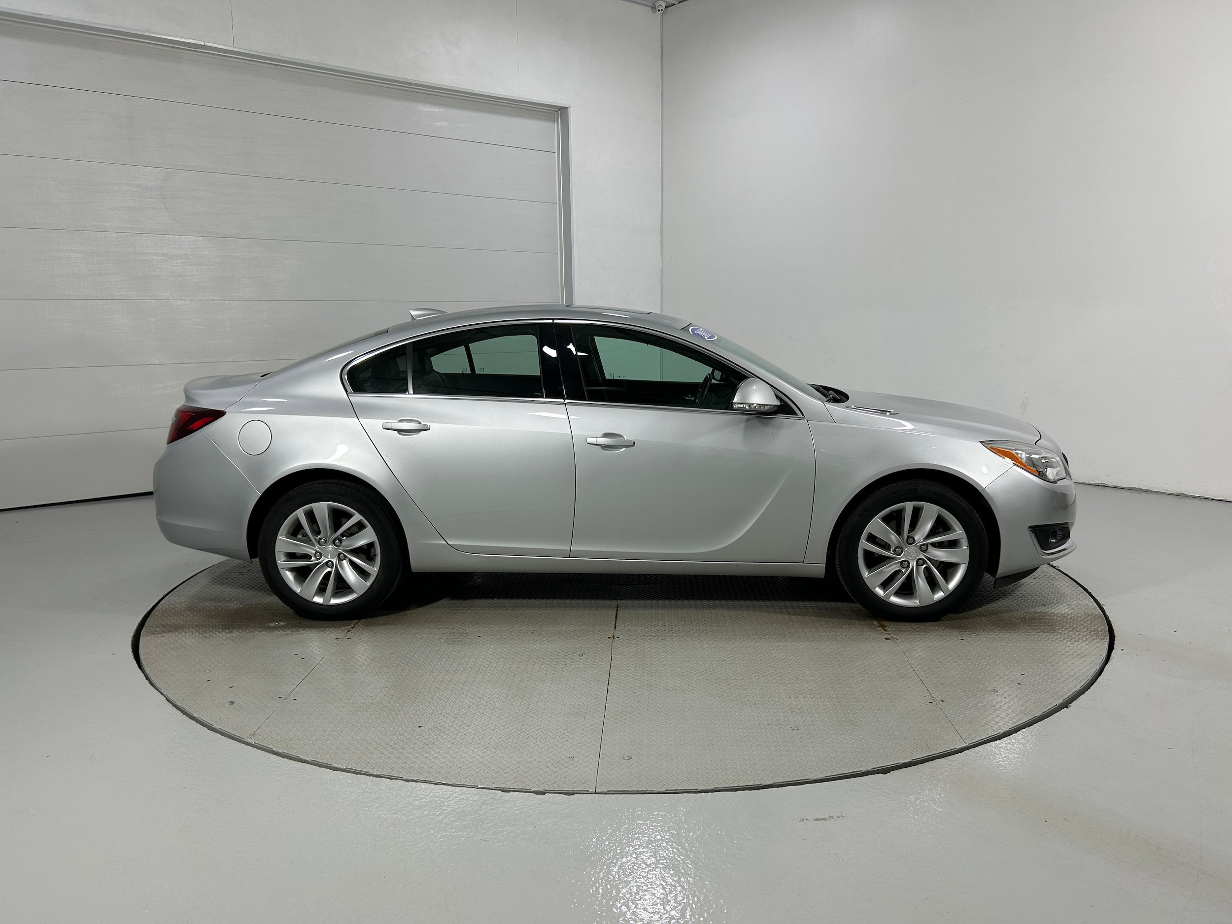 Used 2017 Buick Regal AWD image 35
