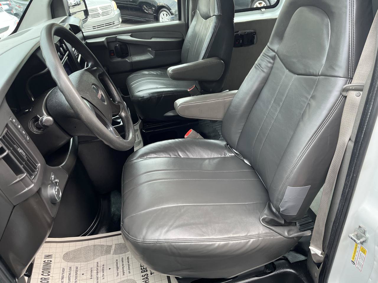 Used 2008 GMC Savana 3500 Extended RWD image 24