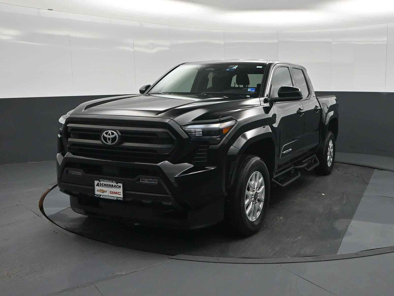 Used 2025 Toyota Tacoma SR5 RWD image 5