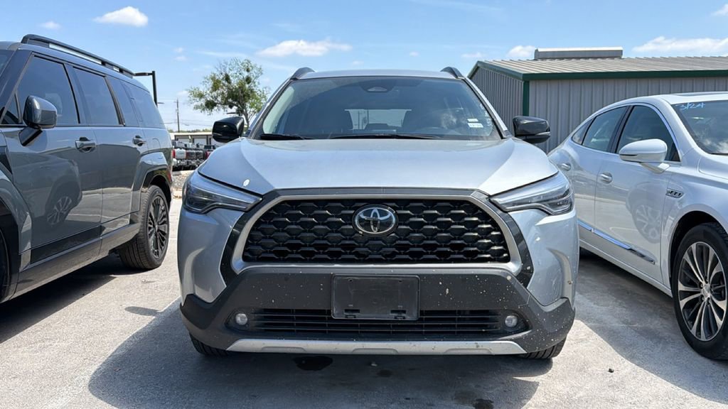 Certified 2025 Toyota Corolla Cross XLE image 2