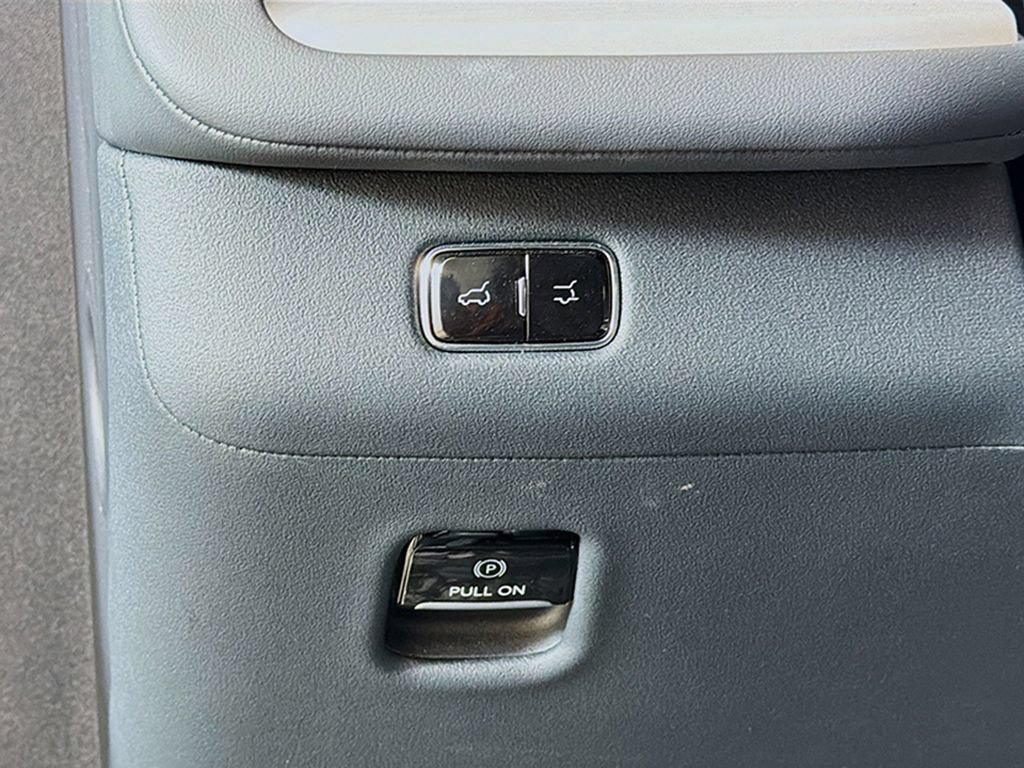 Used 2025 Lincoln Navigator Reserve AWD/4WD image 36