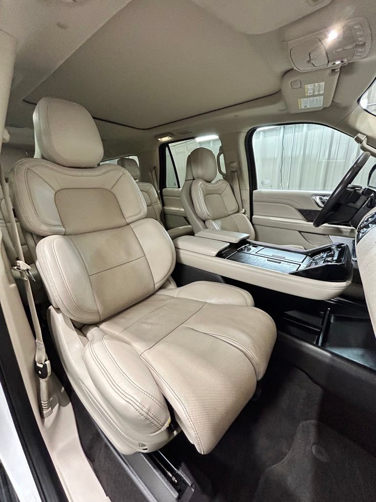Used 2021 Lincoln Navigator L Reserve AWD/4WD image 21