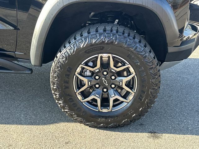 Used 2024 Chevrolet Colorado ZR2 w/ ZR2 Convenience Package III image 14