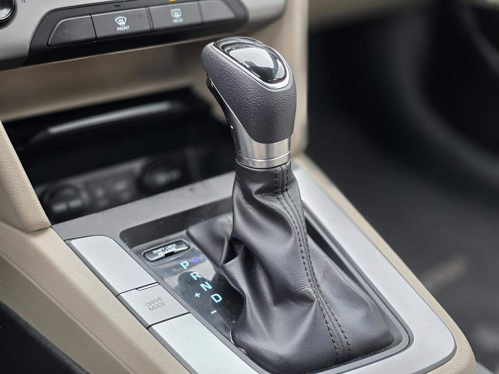 Used 2017 Hyundai Elantra SE image 33