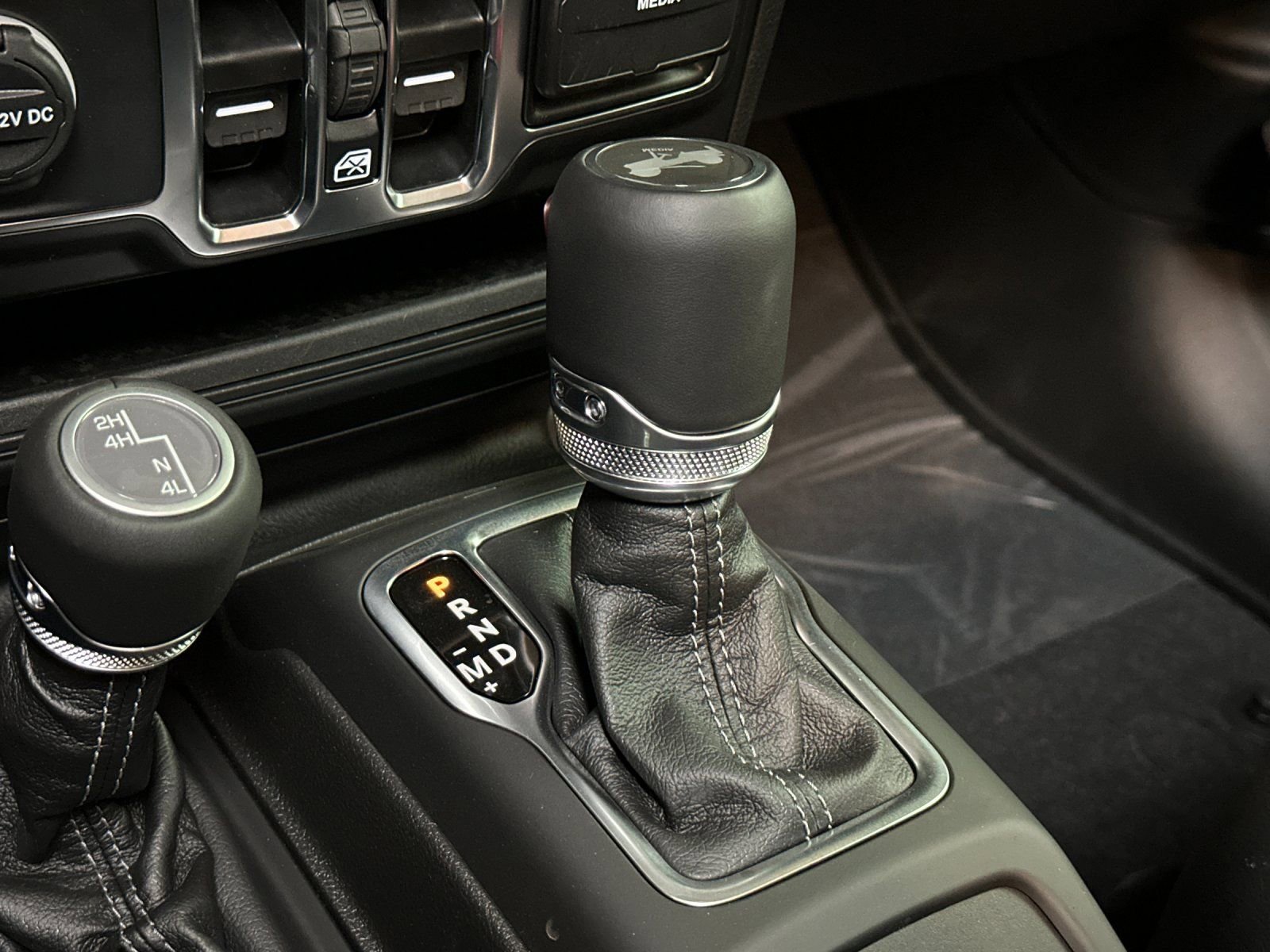 New 2025 Jeep Wrangler Sahara w/ Safety Group AWD/4WD image 21