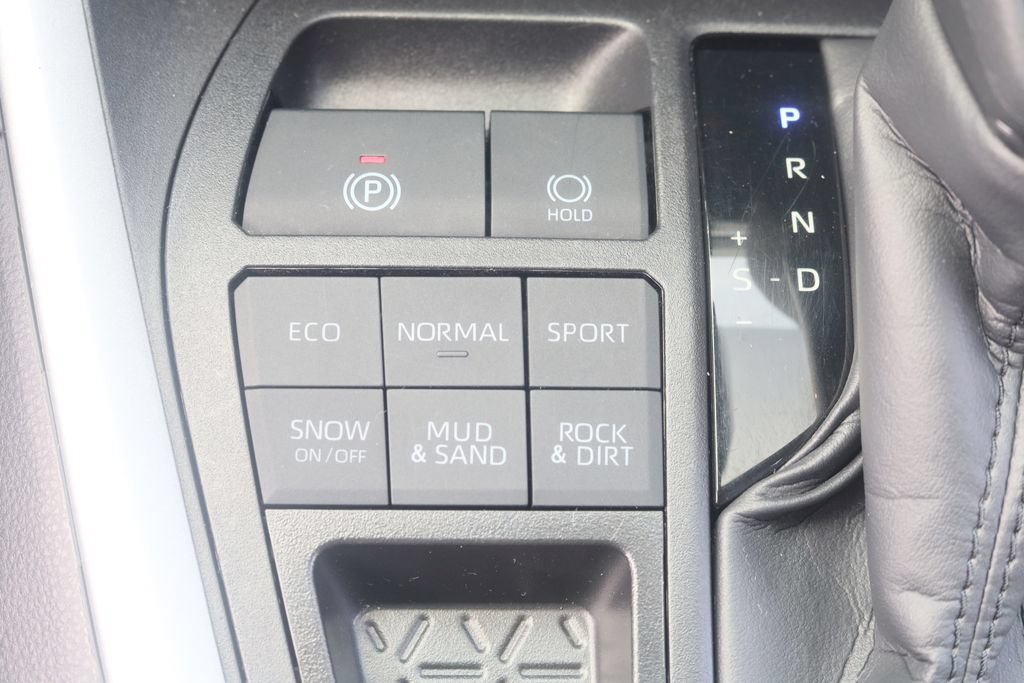 Used 2025 Toyota RAV4 XLE AWD/4WD image 22