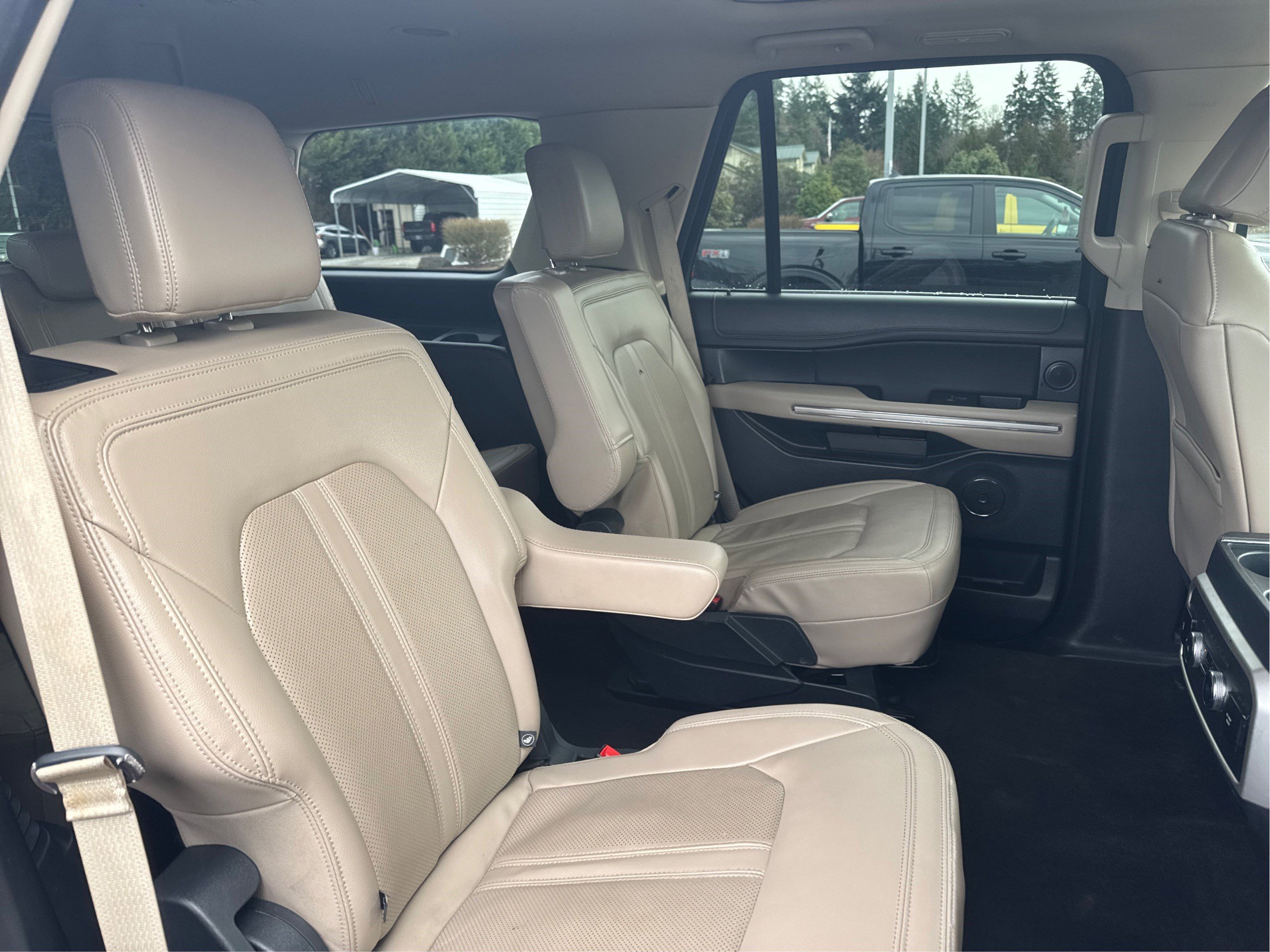 Used 2023 Ford Expedition Limited image 22