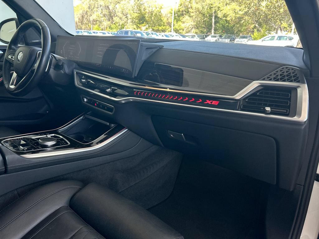 Used 2025 BMW X5 xDrive50e AWD/4WD image 34