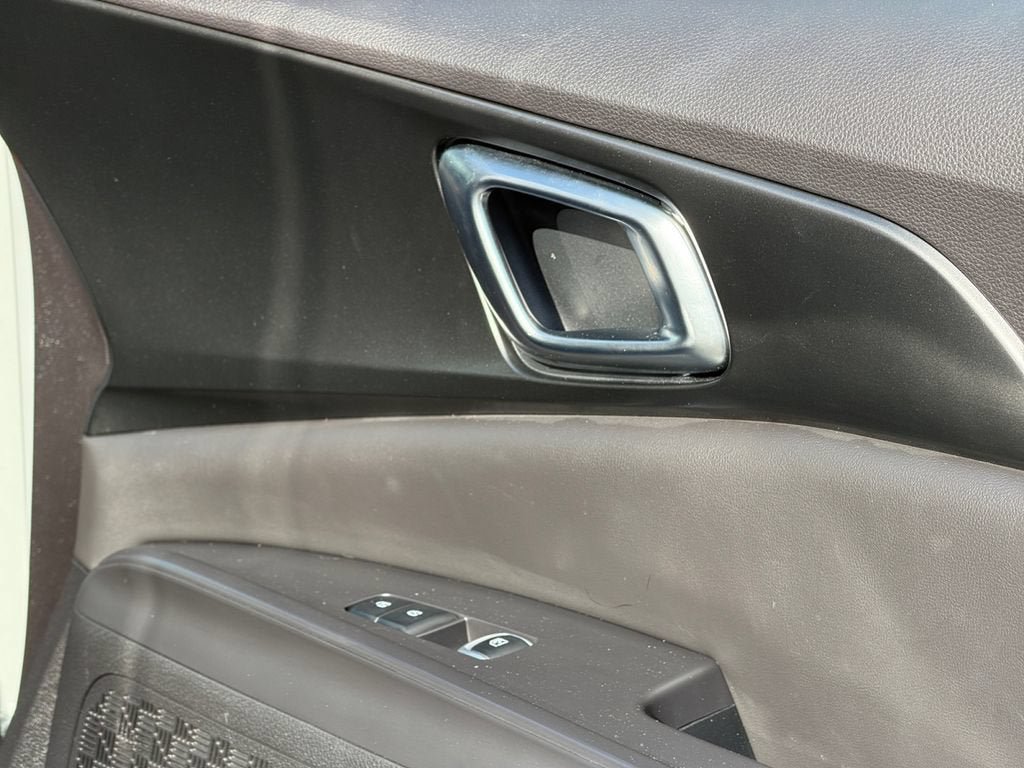 Used 2025 Kia Carnival SX w/ SX Dark Edition Package FWD image 25