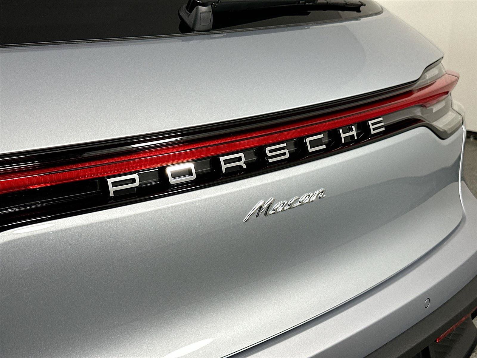 Certified 2026 Porsche Macan Turbo AWD/4WD image 17