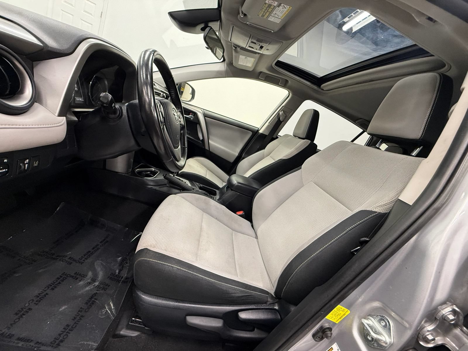 Used 2017 Toyota RAV4 XLE AWD/4WD image 17