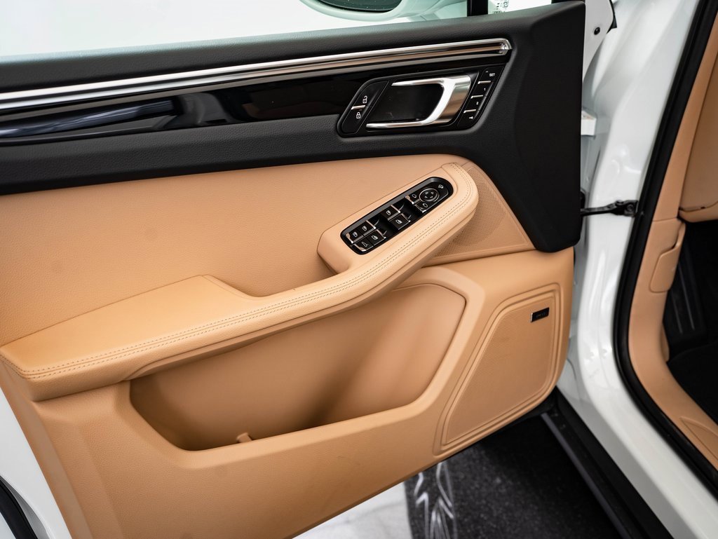 Certified 2025 Porsche Macan image 23