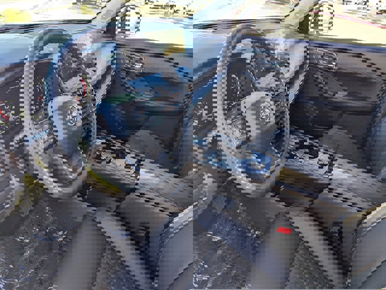 Certified 2025 Nissan Rogue Platinum image 18