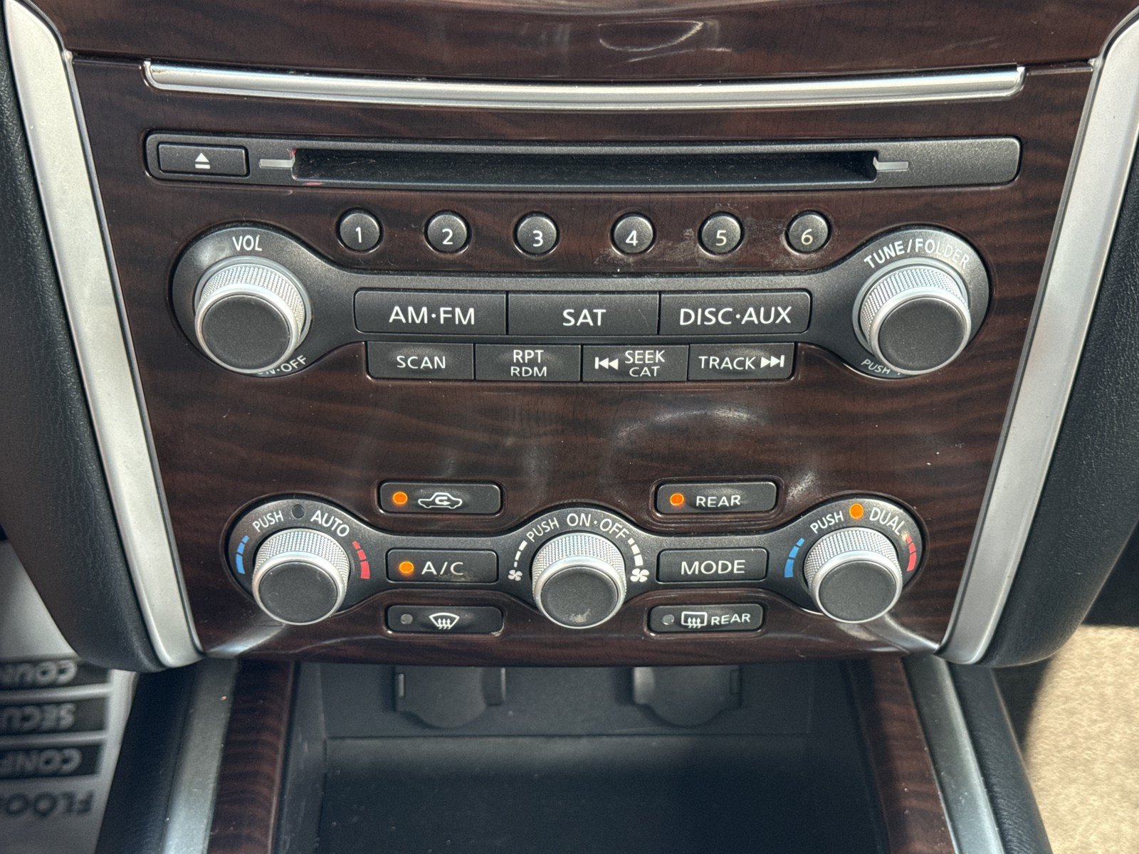 Used 2015 Nissan Pathfinder Platinum FWD image 30