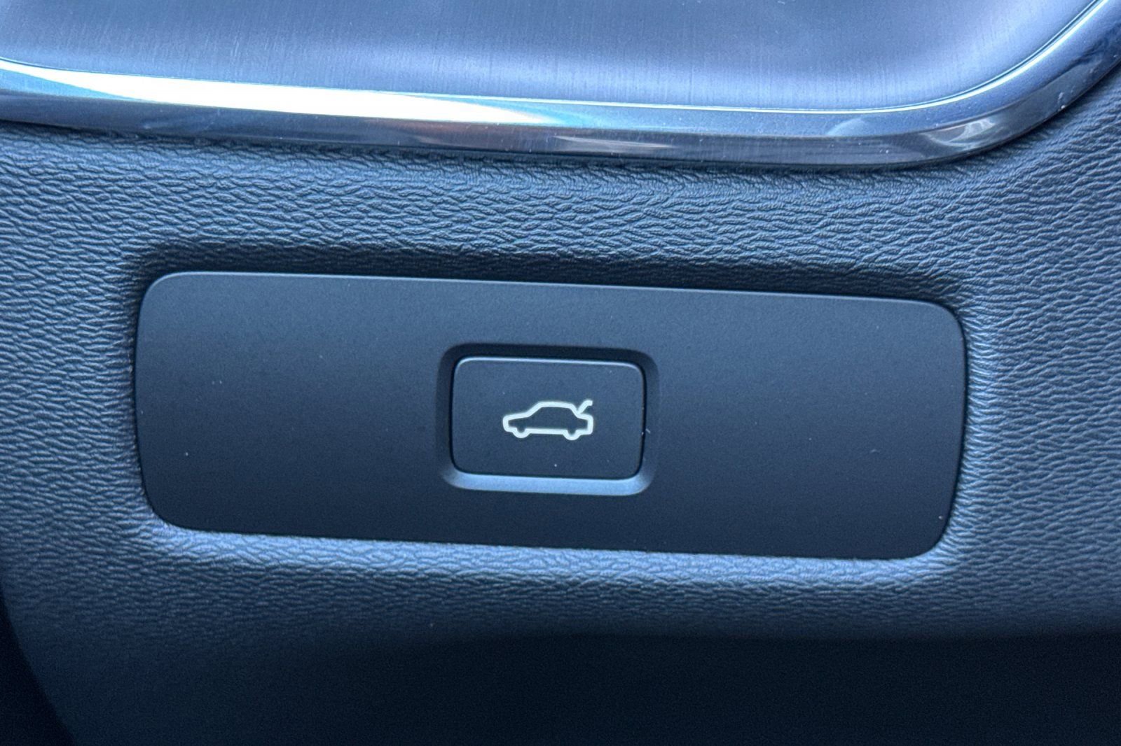 Used 2025 Volvo XC60 B5 Core w/ Protection Package Premier image 31