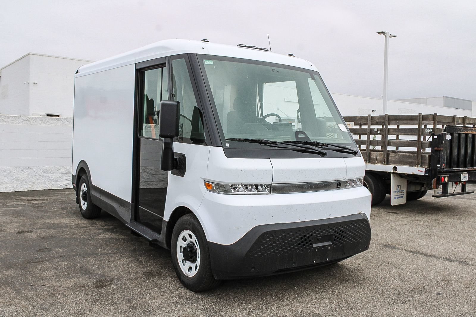 Used 2024 Chevrolet Brightdrop 400 w/ Commercial Equipment Package AWD/4WD image 3