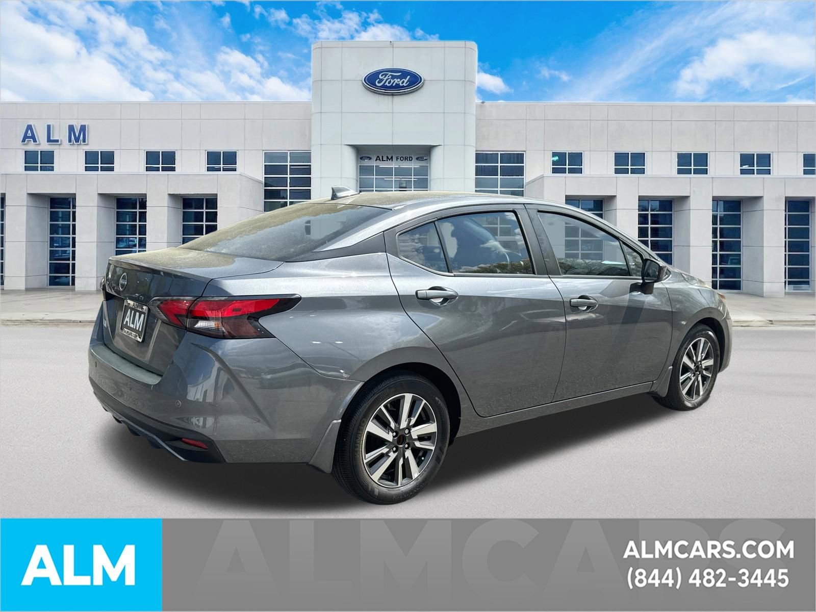 Used 2025 Nissan Versa SV w/ Trunk Package image 5