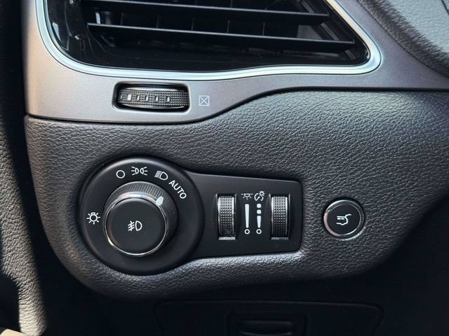 Used 2019 Jeep Cherokee Limited AWD/4WD image 22