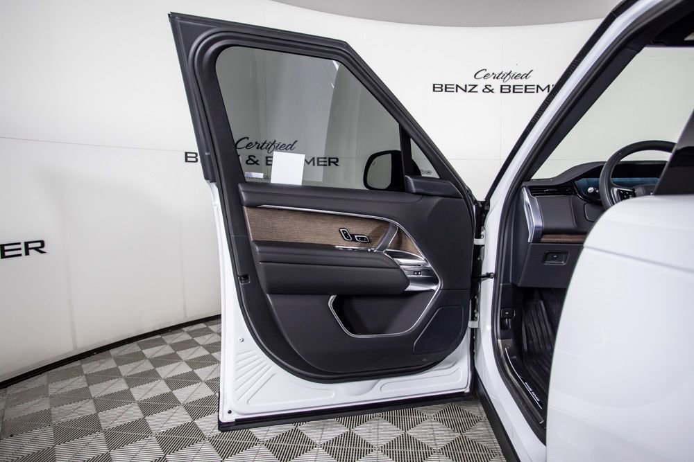 Used 2025 Land Rover Range Rover SE image 15