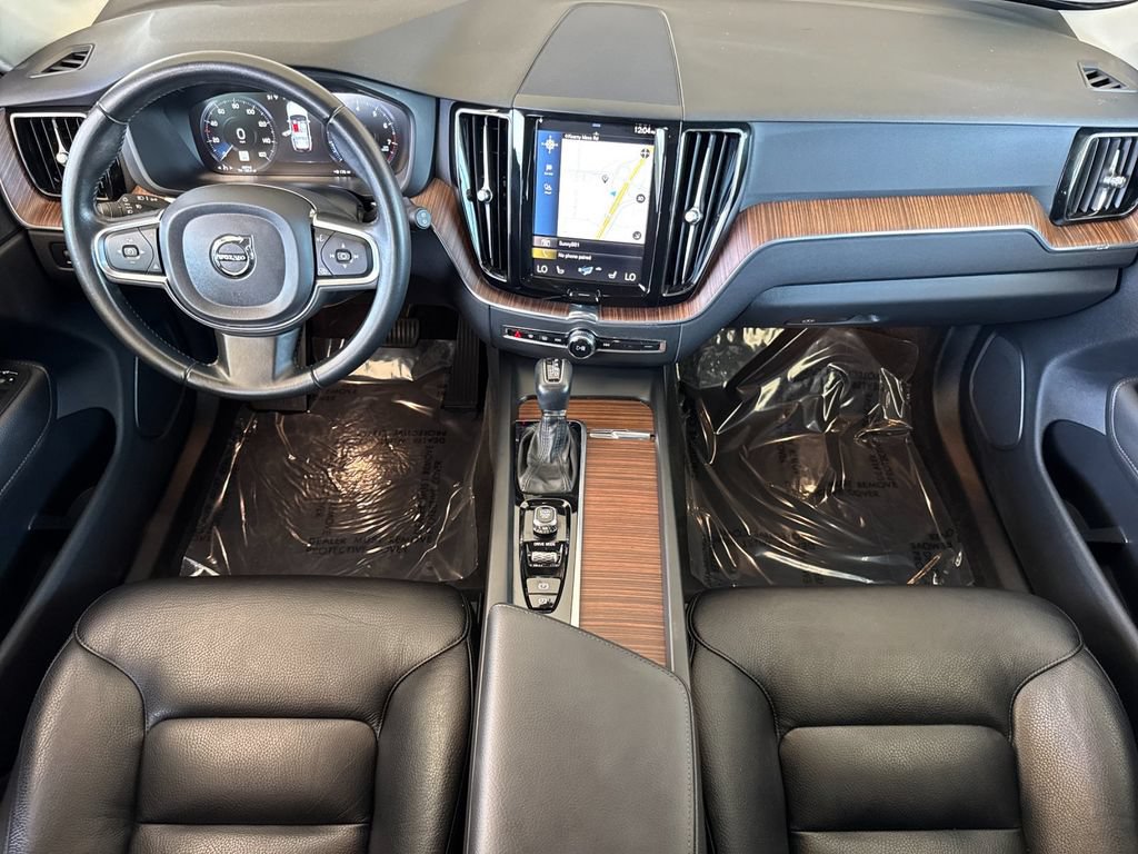 Used 2021 Volvo XC60 T5 Momentum w/ Premium Package AWD/4WD image 12
