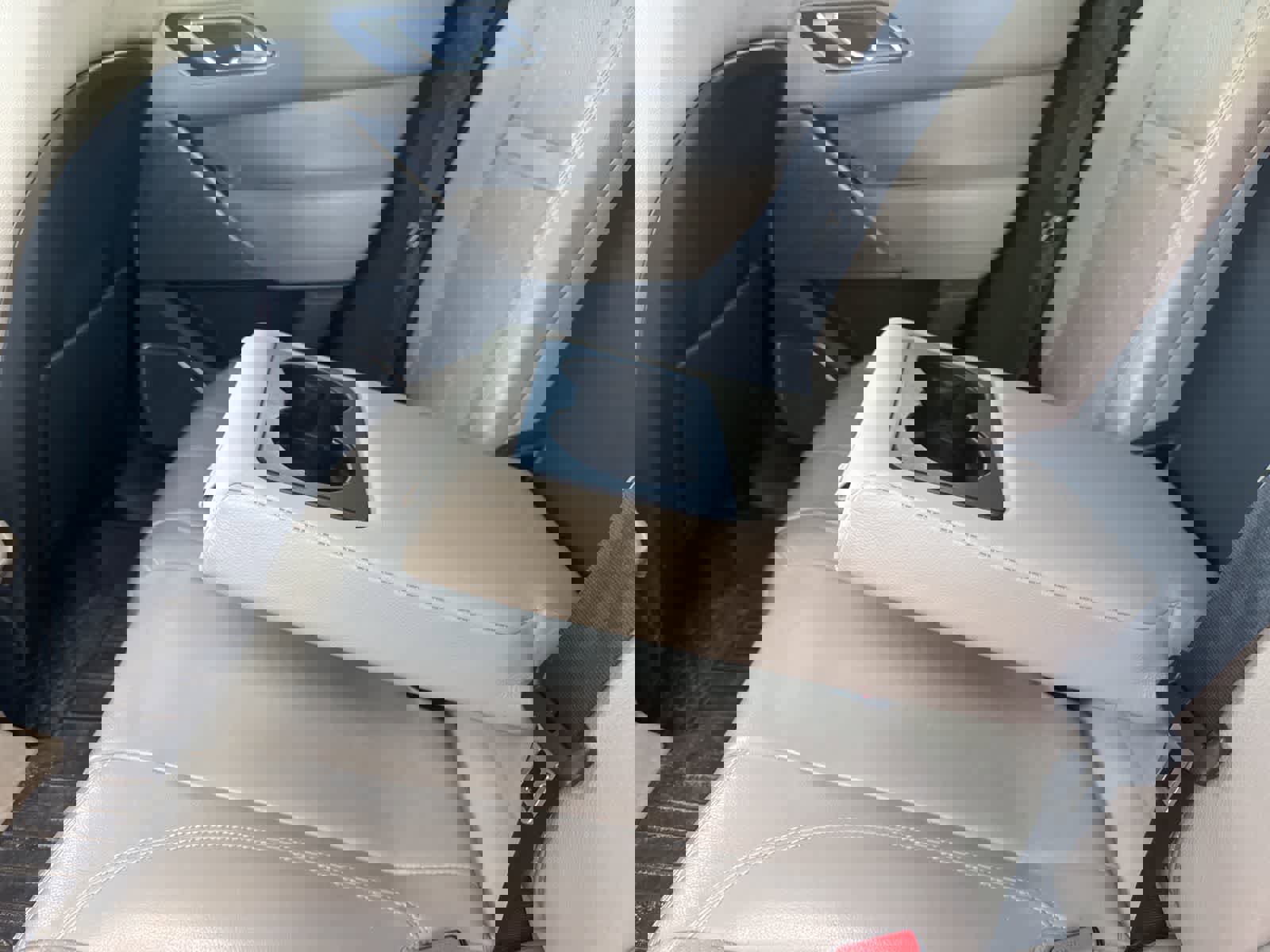 Used 2018 Land Rover Range Rover Velar R-Dynamic SE image 17