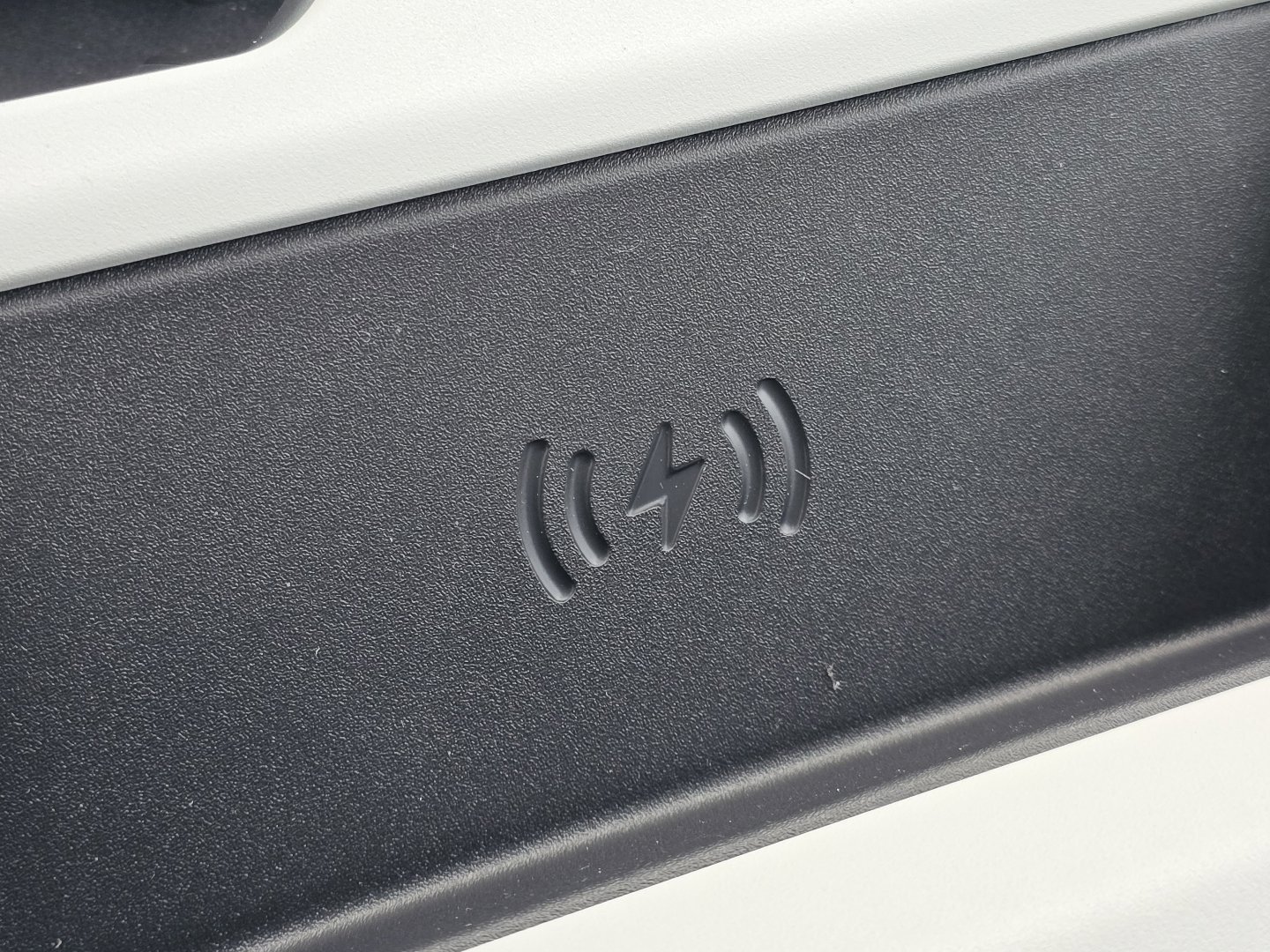 New 2026 Land Rover Defender 110 X-Dynamic SE image 9