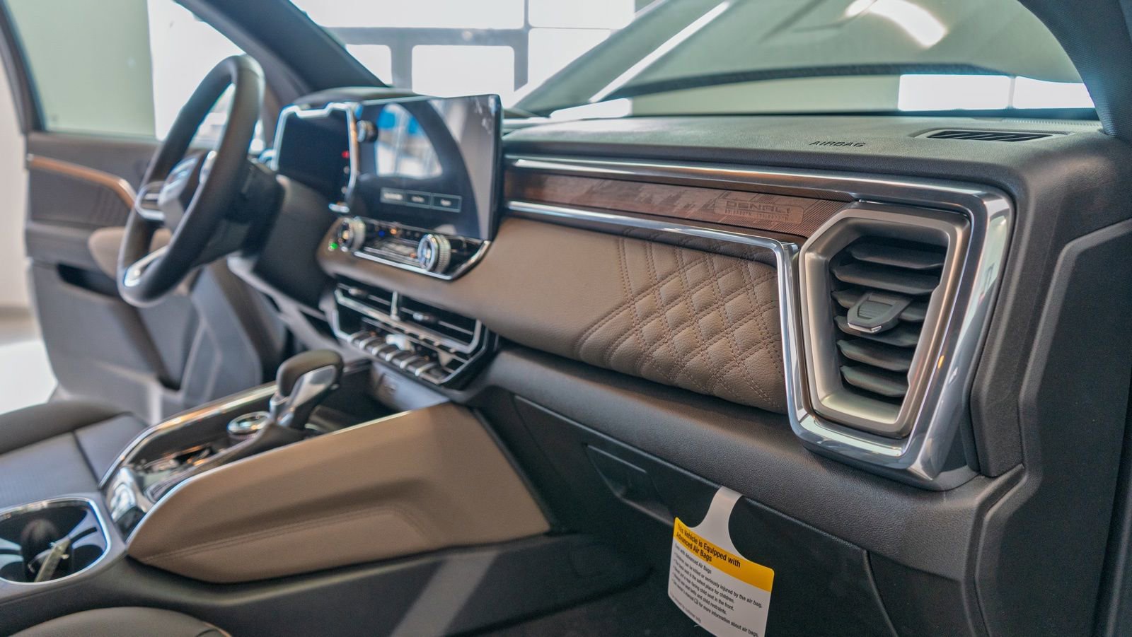 New 2026 GMC Canyon Denali image 16