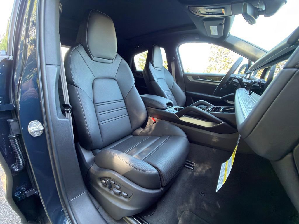 New 2026 Porsche Cayenne Coupe AWD/4WD image 19