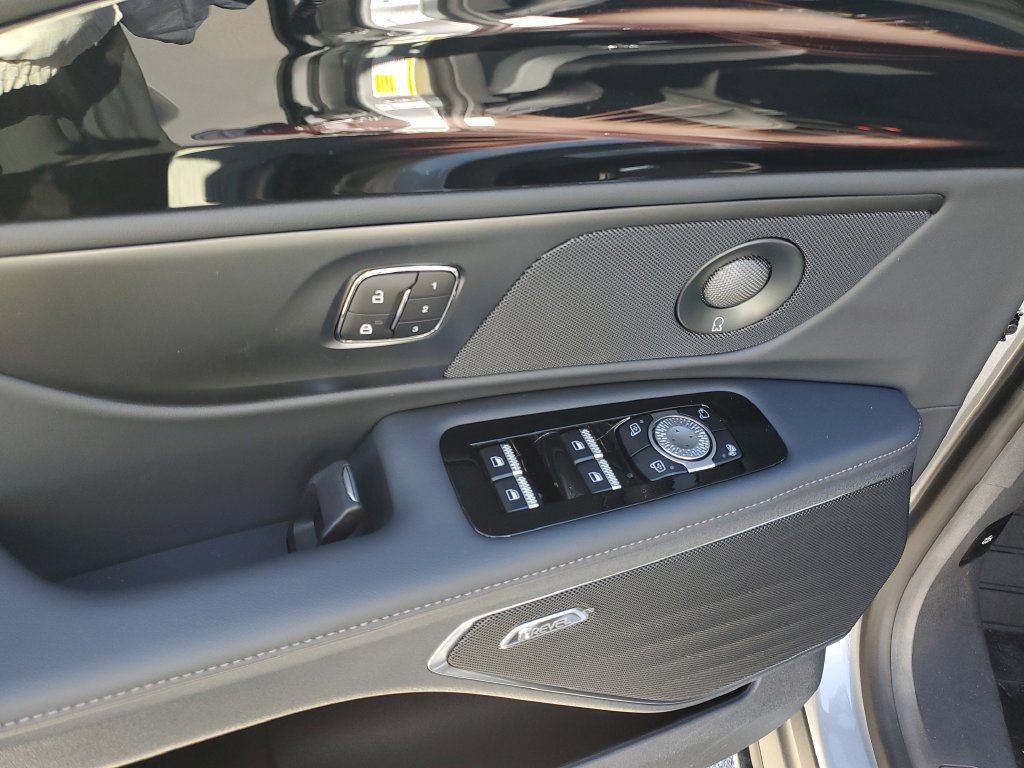 New 2026 Lincoln Nautilus Reserve w/ Jet Appearance Package AWD/4WD image 18