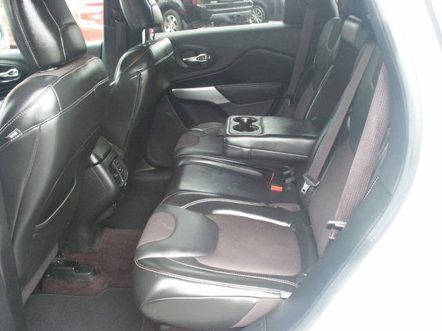 Used 2018 Jeep Cherokee Latitude Plus AWD/4WD image 8