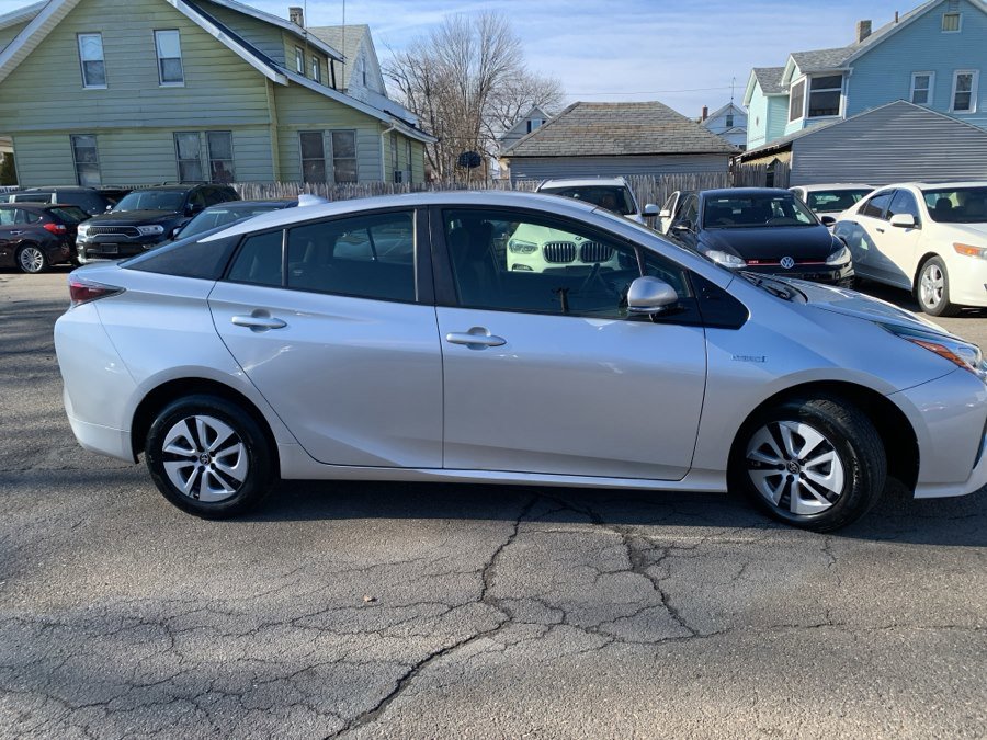 Used 2016 Toyota Prius Three image 4