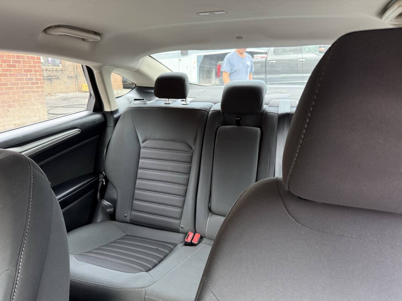 Used 2019 Ford Fusion SE FWD image 10