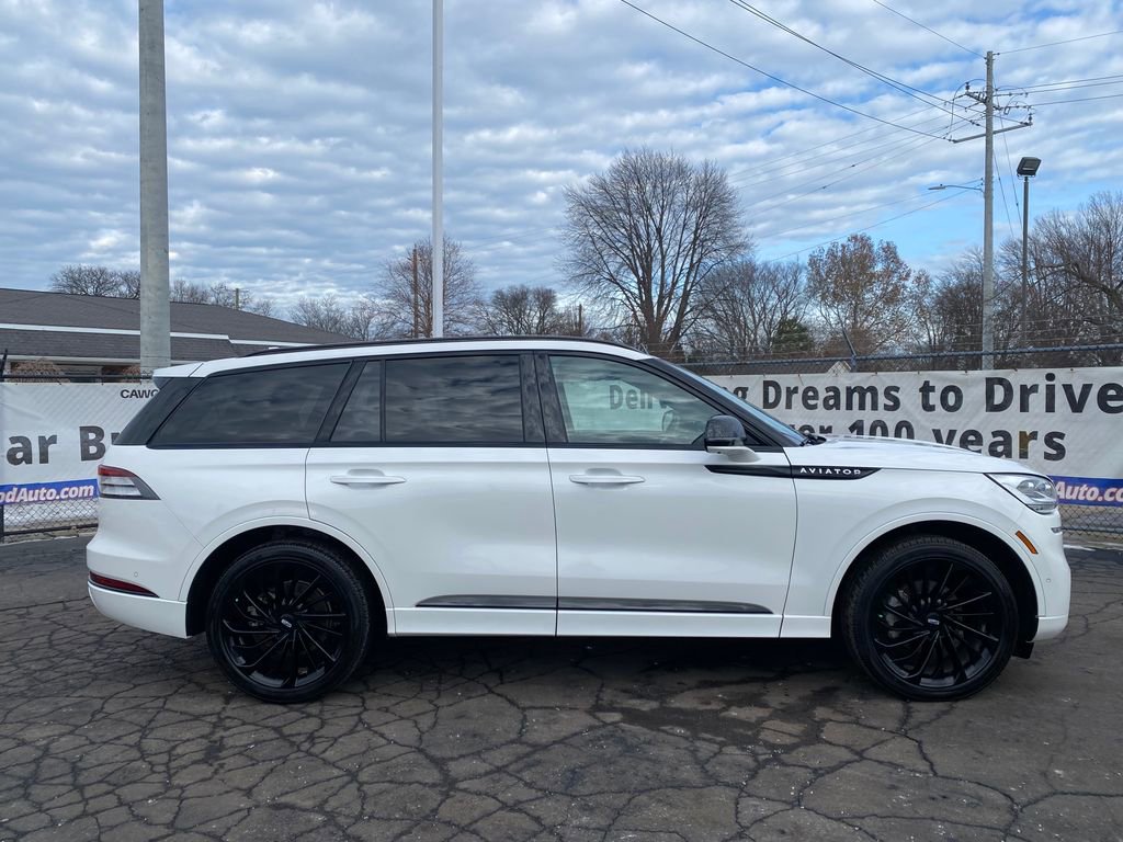 Used 2024 Lincoln Aviator Reserve w/ Equipment Group 201A image 2