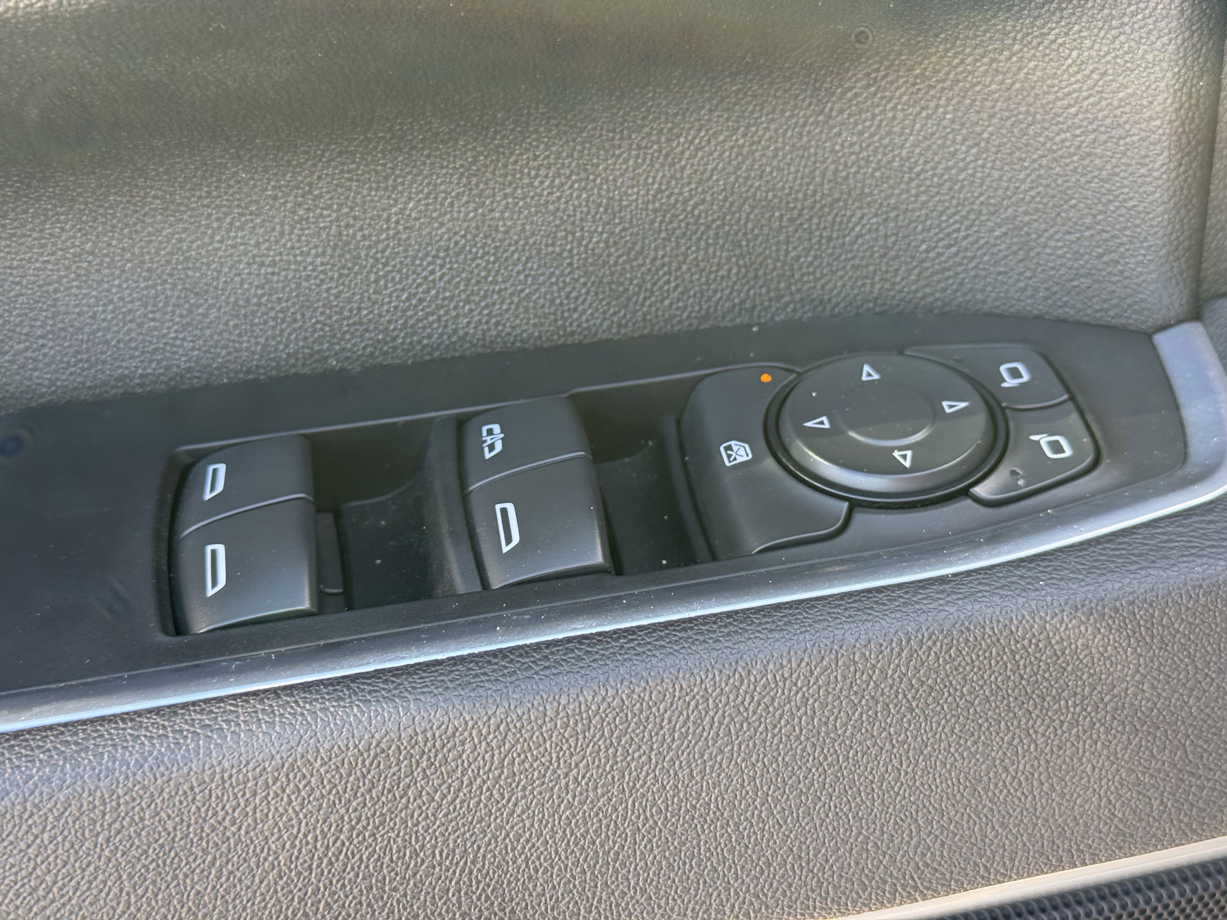 Used 2025 Chevrolet Silverado 2500 LT w/ Convenience Package image 25