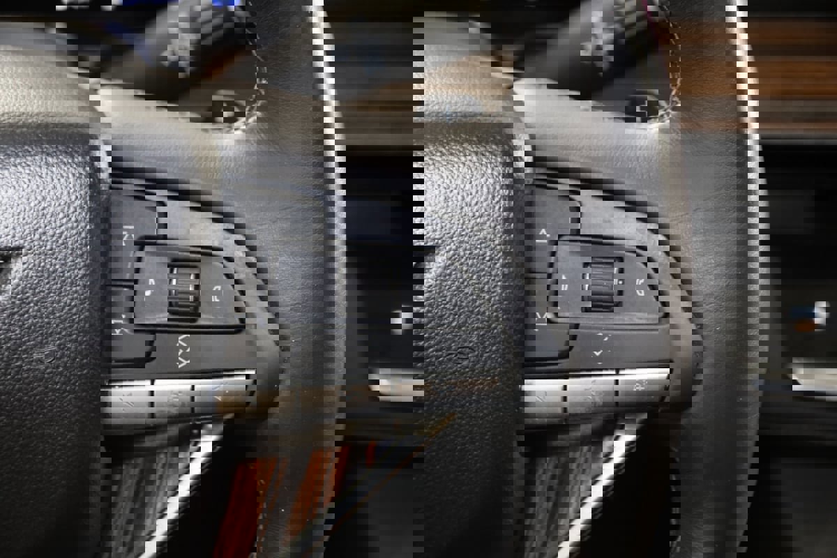 Used 2023 Cadillac Escalade Premium Luxury image 40