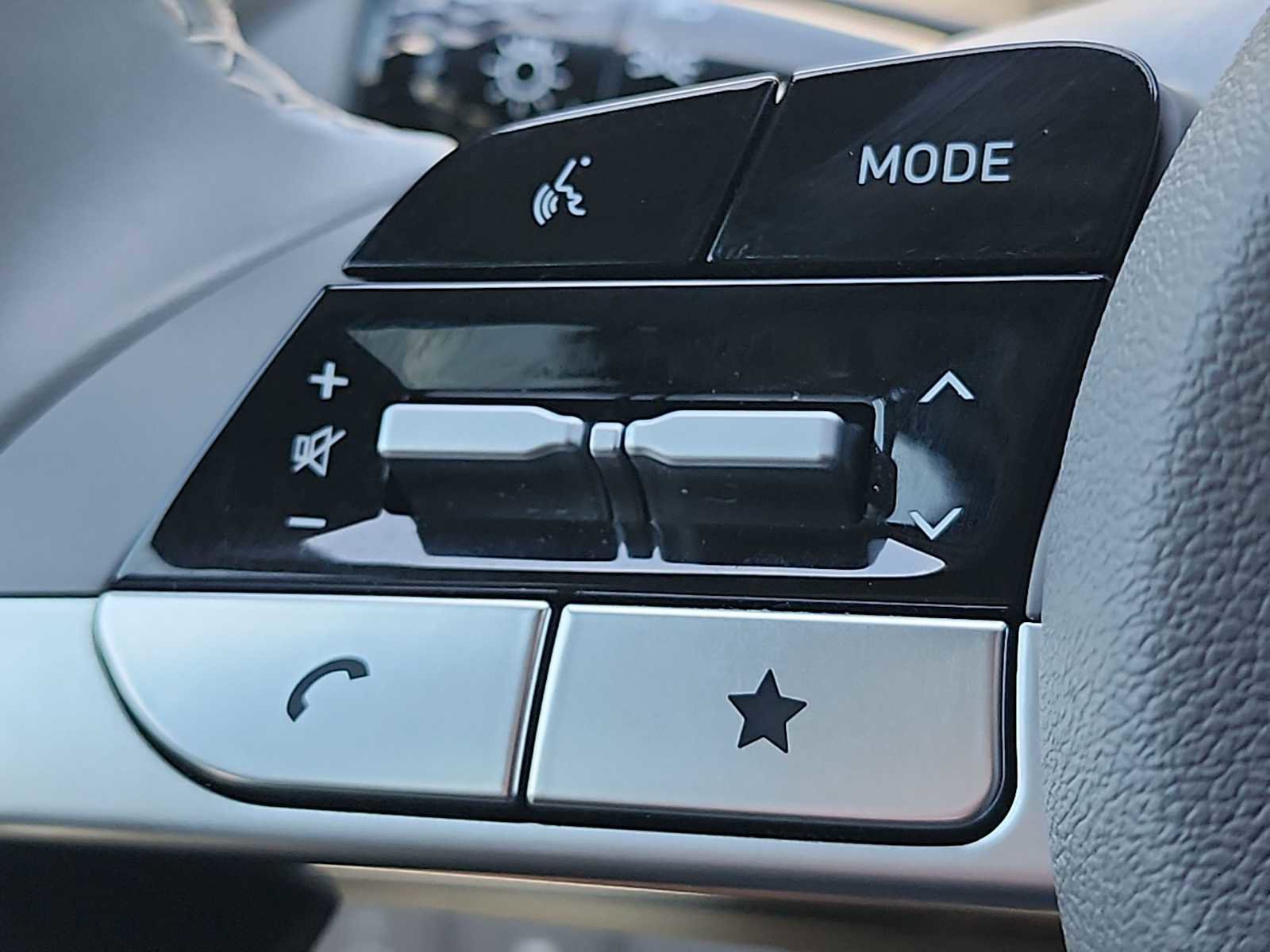 Used 2025 Hyundai Elantra Sport image 19