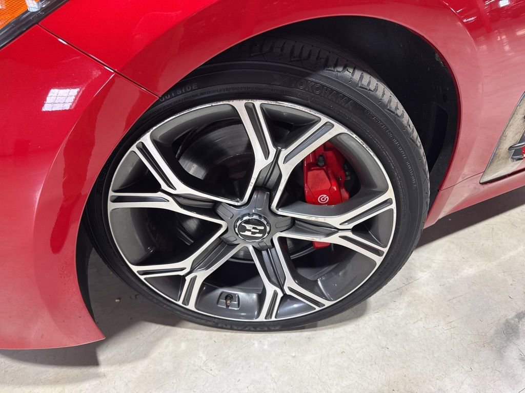 Used 2020 Kia Stinger GT2 AWD/4WD image 2