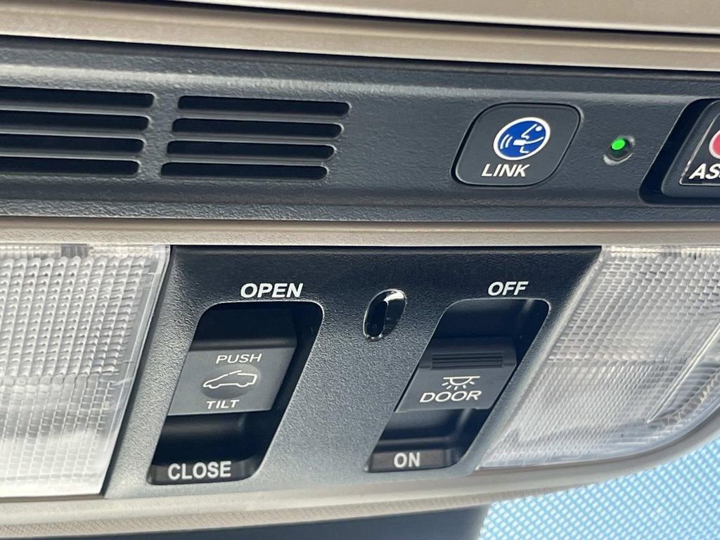 Used 2023 Honda Odyssey Touring image 29